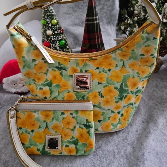 Dooney & Bourke Petunia Flower Floral Bucket Bag and matching Wristlet - Picture 1 of 6